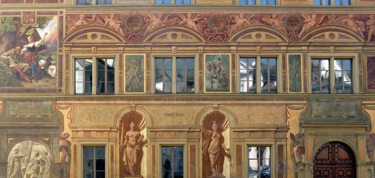 İsviçre Tarihinin Renkleri: Schwyz Belediye Binası ve KEIM